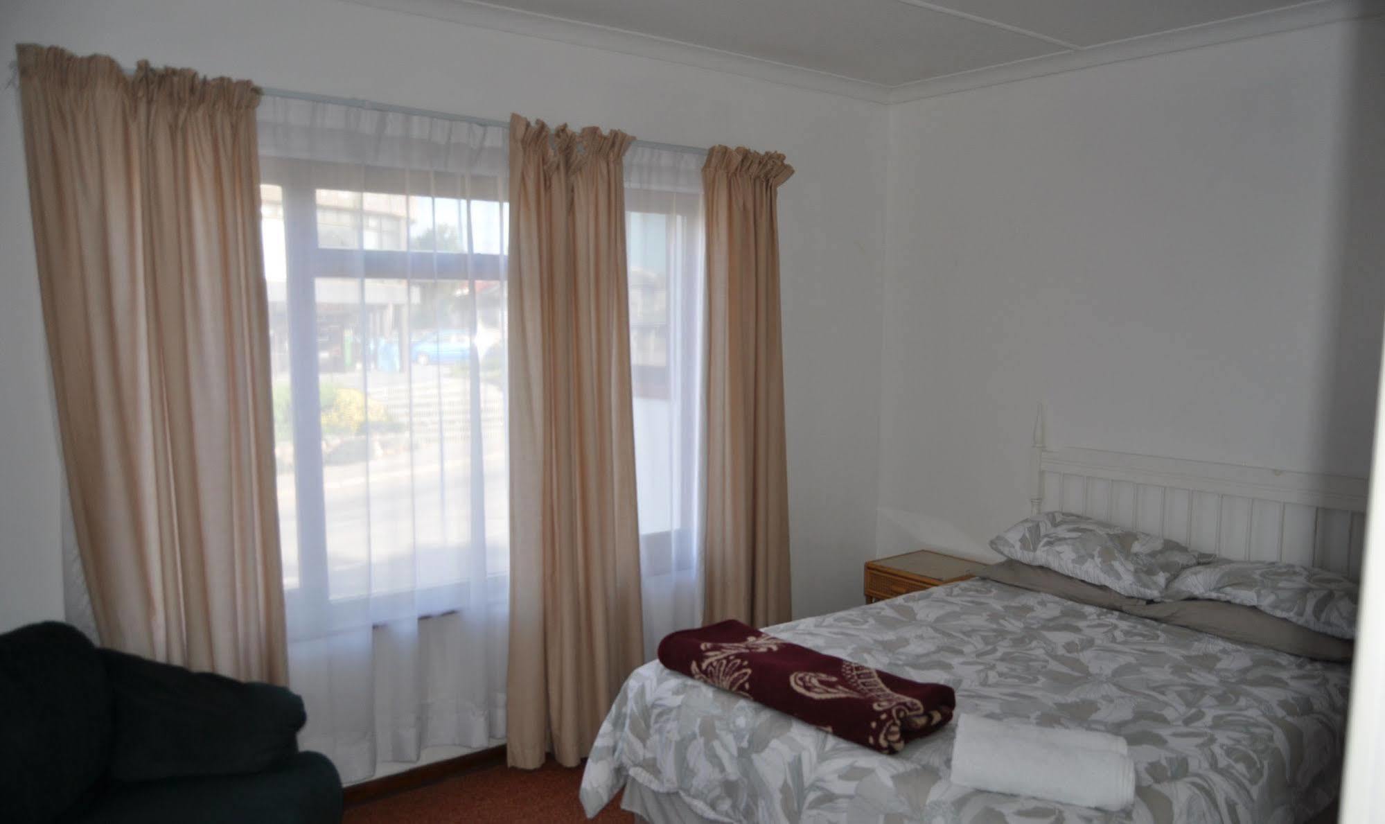 Backpacker Apartments Plettenberg Bay Ngoại thất bức ảnh